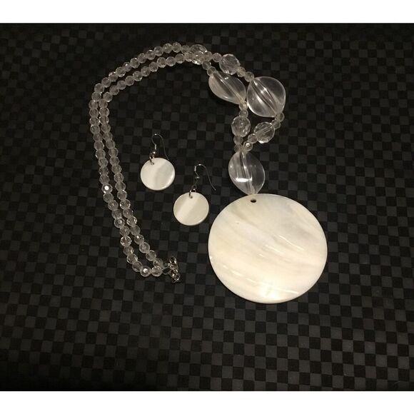 Beautiful Large Genuine Mother of Pearl Disc & Bead Necklace & Earring Set - Picture 1 of 2